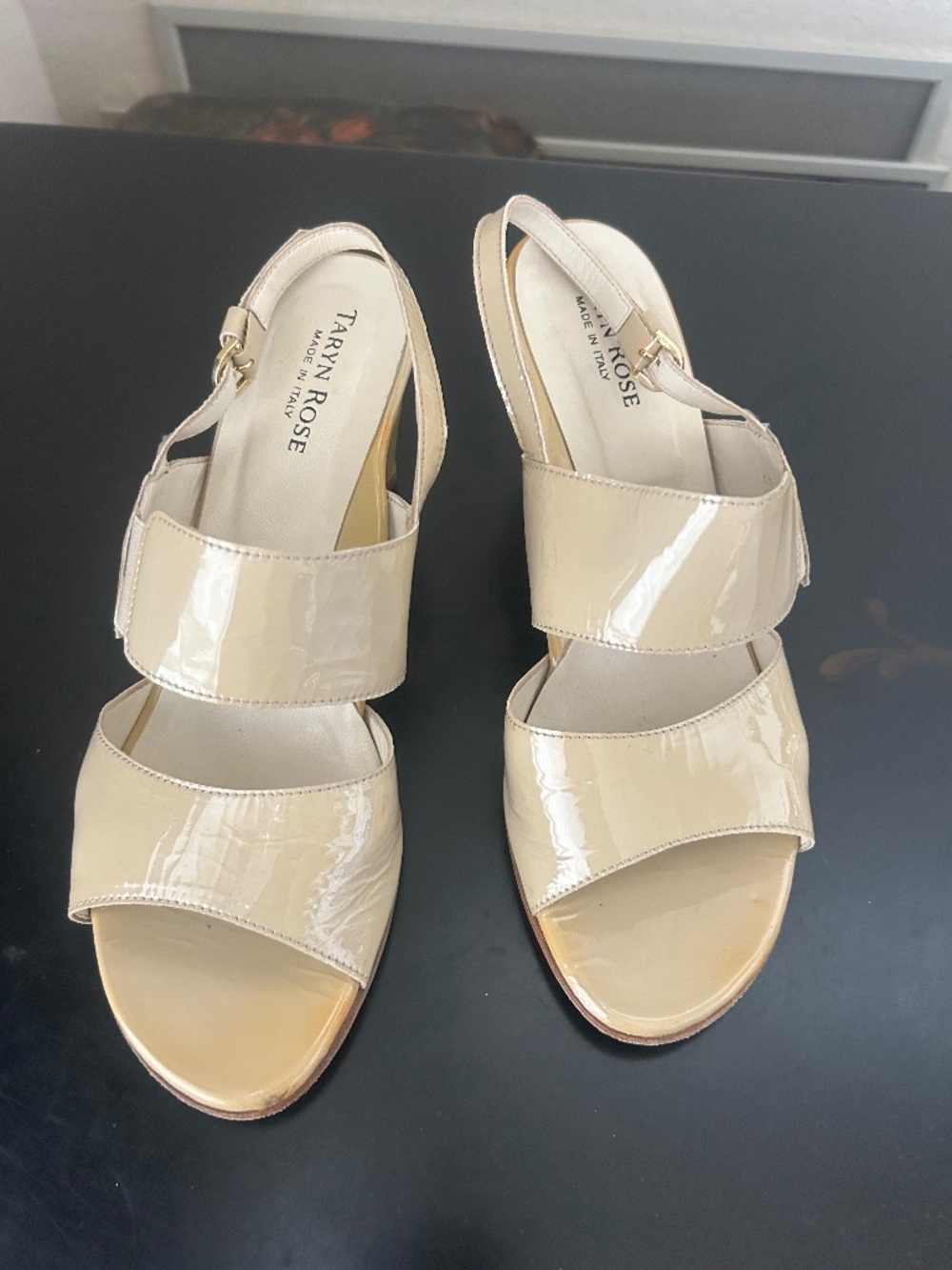 Taryn Rose Beige Patent Leather Heeled Slingback Sandals. Sz. 39